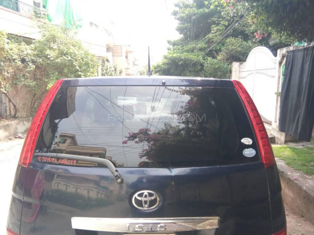 Toyota ISIS 2012 for Sale in Rawalpindi Image-1