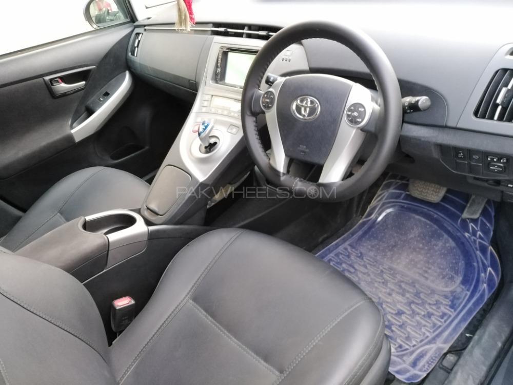 Toyota Prius 2014 for Sale in Karachi Toyota Prius 2014 for Sale in Karachi Image-4