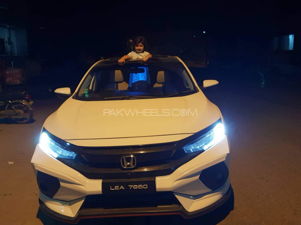 Honda Civic - 2017  Honda Civic - 2017  Image-3