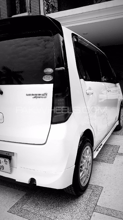Suzuki Wagon R - 2015  Image-1