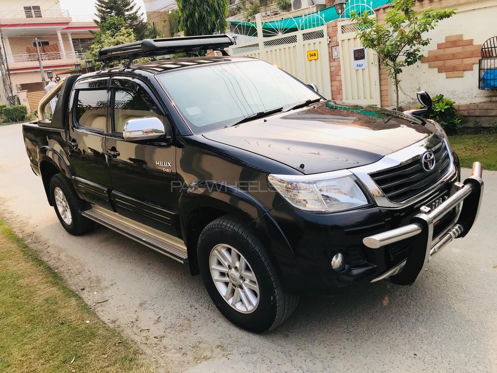 Toyota Hilux 2016 for Sale in Lahore Toyota Hilux 2016 for Sale in Lahore Image-6
