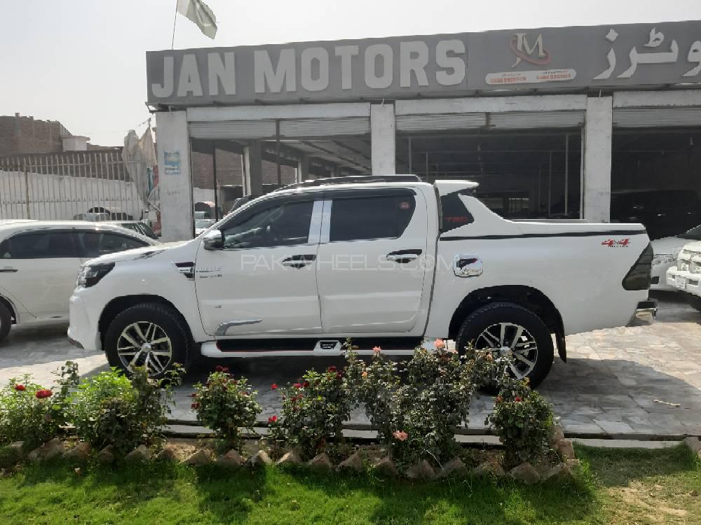 Toyota Hilux 2019 for Sale in Peshawar Toyota Hilux 2019 for Sale in Peshawar Image-8