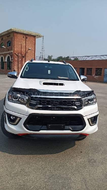 Toyota Hilux 2017 for Sale in Lahore Toyota Hilux 2017 for Sale in Lahore Image-4