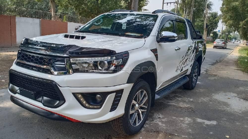Toyota Hilux 2017 for Sale in Lahore Toyota Hilux 2017 for Sale in Lahore Image-5