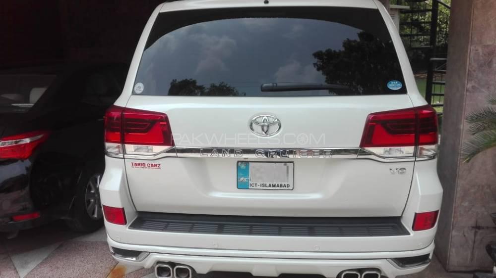 Toyota Land Cruiser 2018 for Sale in Lahore Toyota Land Cruiser 2018 for Sale in Lahore Image-9