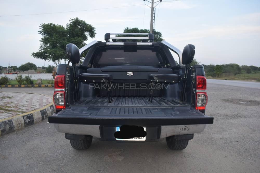 Toyota Hilux 2015 for Sale in Islamabad Toyota Hilux 2015 for Sale in Islamabad Image-18