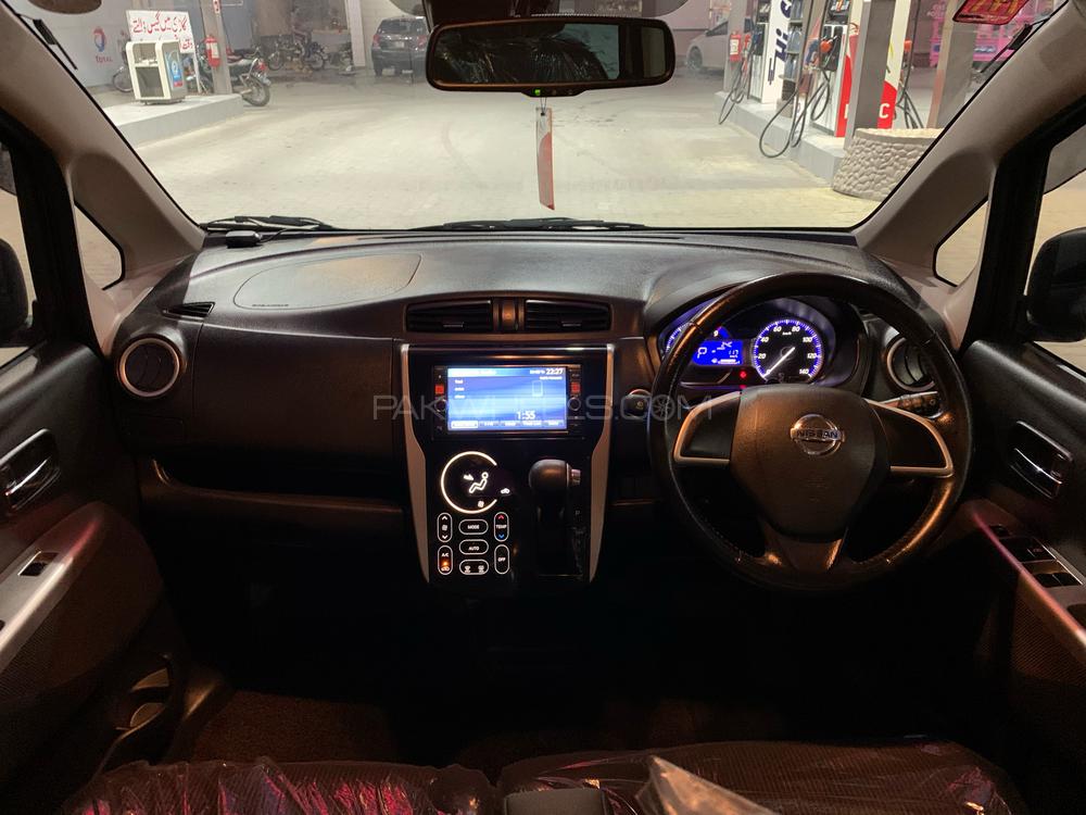 Nissan Dayz Highway Star 2015 for Sale in Sialkot Nissan Dayz Highway Star 2015 for Sale in Sialkot Image-8