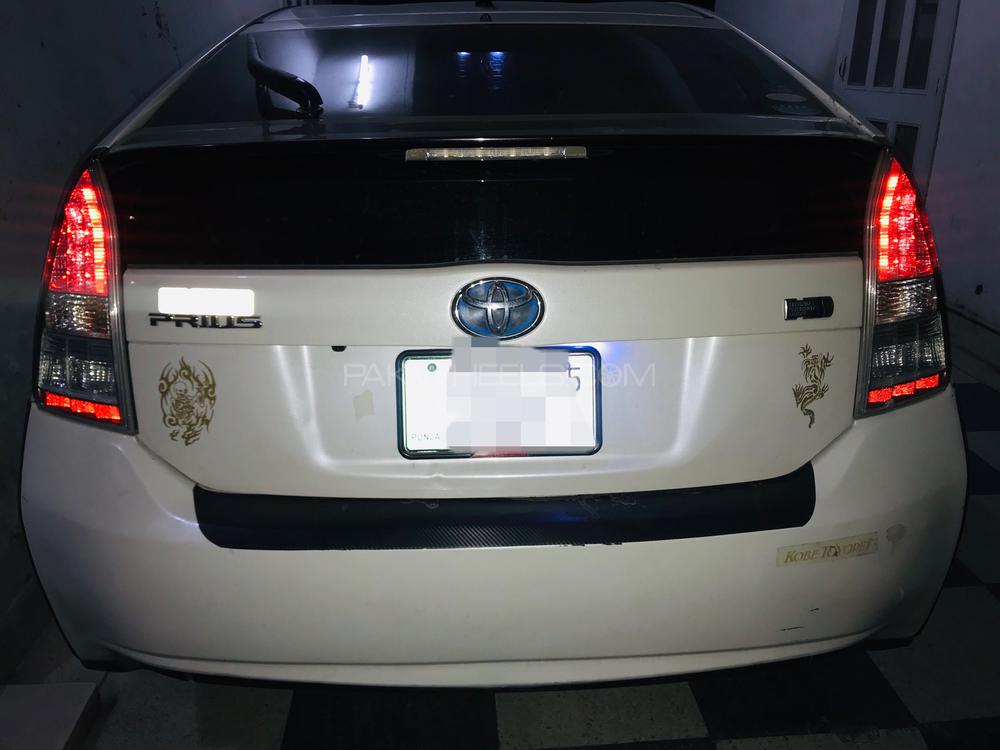 Toyota Prius 2011 for Sale in Lahore Toyota Prius 2011 for Sale in Lahore Image-2