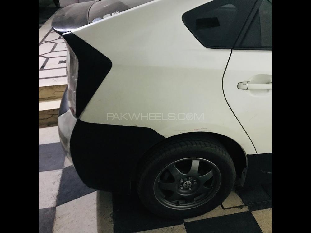 Toyota Prius 2011 for Sale in Lahore Toyota Prius 2011 for Sale in Lahore Image-4