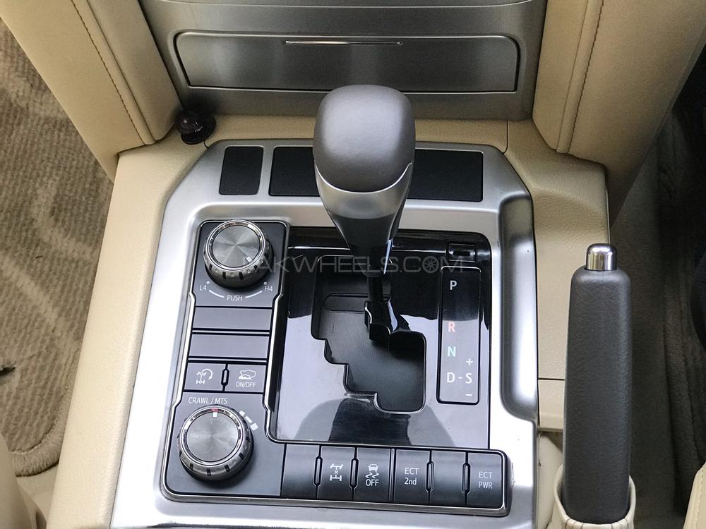 Toyota Land Cruiser 2016 for Sale in Islamabad Toyota Land Cruiser 2016 for Sale in Islamabad Image-12