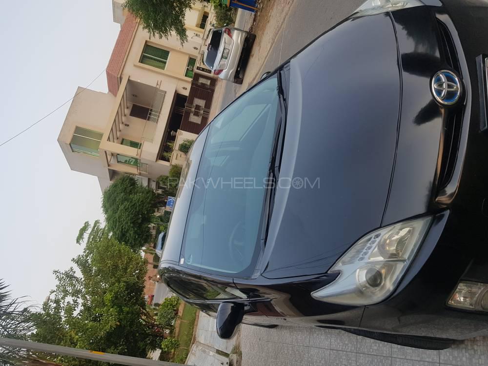 Toyota Prius Alpha 2011 for Sale in Lahore Image-1