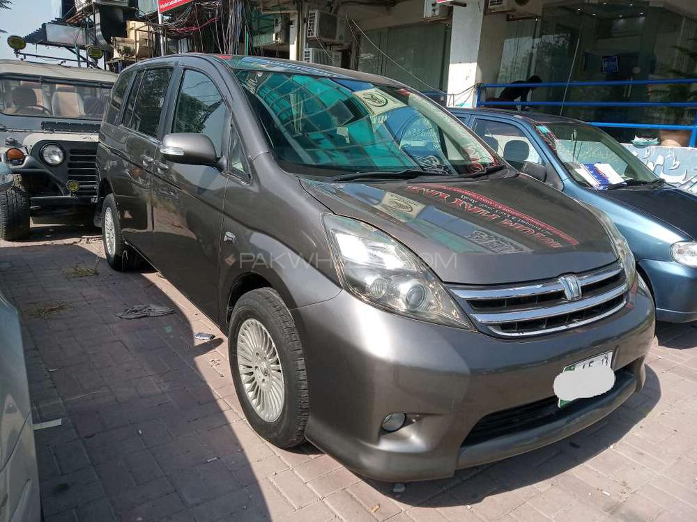 Toyota ISIS 2007 for Sale in Islamabad Image-1