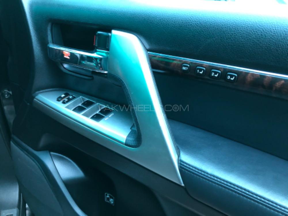 Toyota Land Cruiser 2012 for Sale in Lahore Toyota Land Cruiser 2012 for Sale in Lahore Image-10