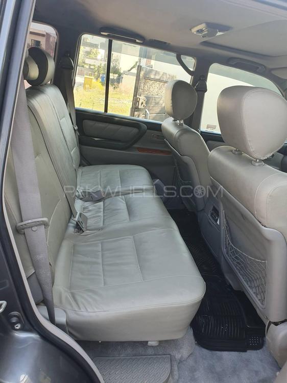 Toyota Land Cruiser 2005 for Sale in Rawalpindi Toyota Land Cruiser 2005 for Sale in Rawalpindi Image-8