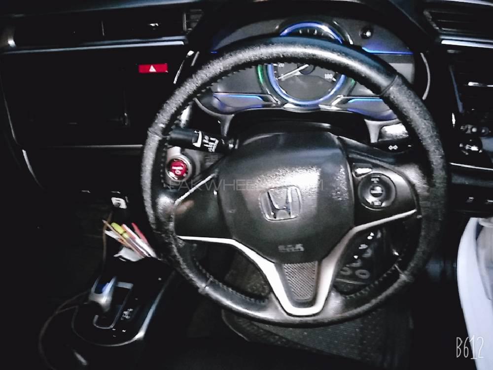 Honda Grace Hybrid 2014 for Sale in Peshawar Honda Grace Hybrid 2014 for Sale in Peshawar Image-5