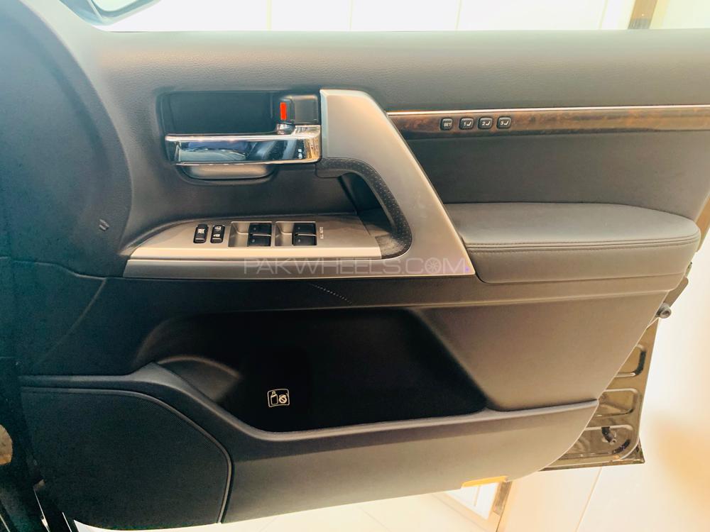Toyota Land Cruiser 2012 for Sale in Lahore Toyota Land Cruiser 2012 for Sale in Lahore Image-4