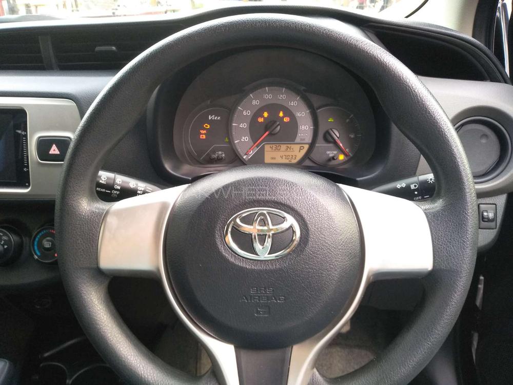 Toyota Vitz 2014 for Sale in Karachi Toyota Vitz 2014 for Sale in Karachi Image-10