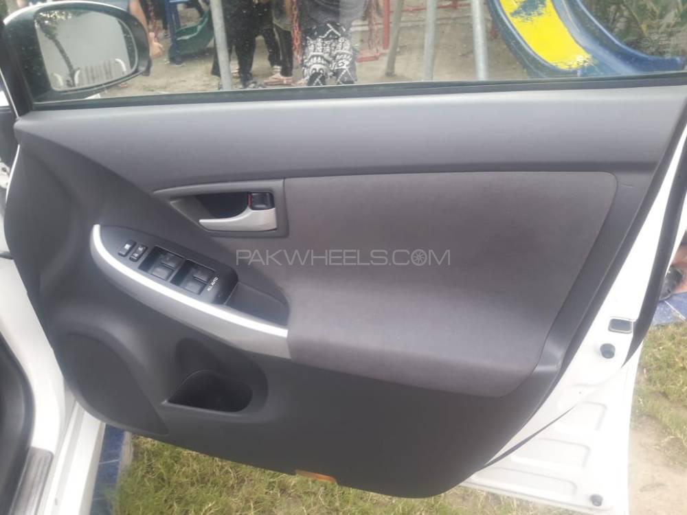 Toyota Prius 2011 for Sale in Lahore Toyota Prius 2011 for Sale in Lahore Image-10