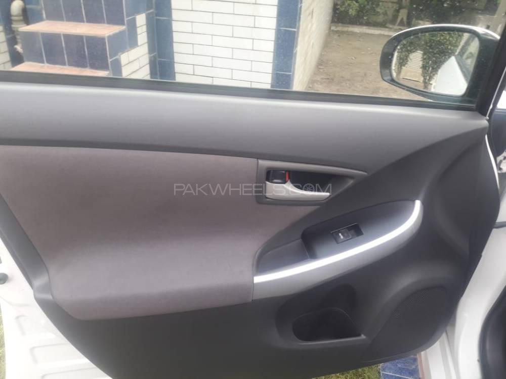 Toyota Prius 2011 for Sale in Lahore Toyota Prius 2011 for Sale in Lahore Image-14
