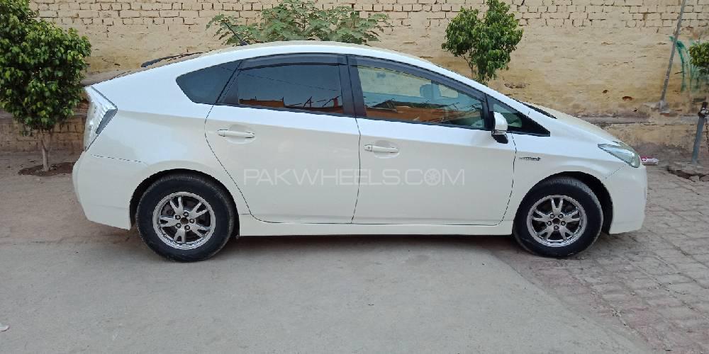 Toyota Prius 2010 for Sale in Peshawar Toyota Prius 2010 for Sale in Peshawar Image-8