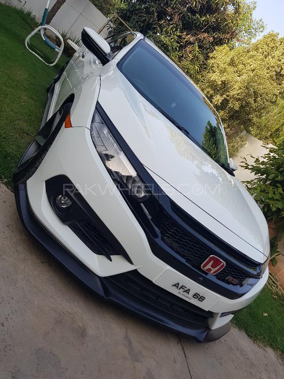 Honda Civic - 2017  Honda Civic - 2017  Image-3