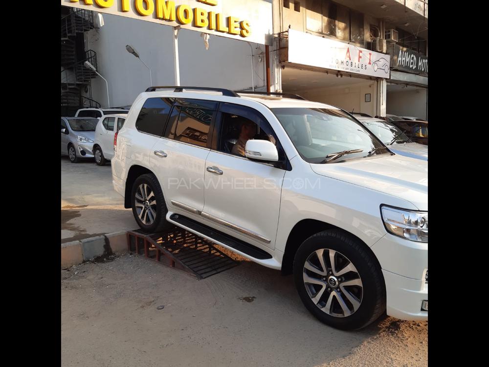 Toyota Land Cruiser 2015 for Sale in Karachi Toyota Land Cruiser 2015 for Sale in Karachi Image-4