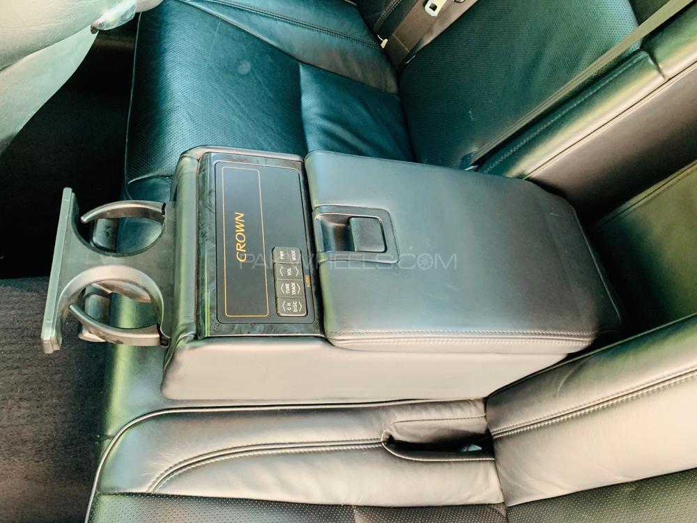 Toyota Crown 2005 for Sale in Islamabad Toyota Crown 2005 for Sale in Islamabad Image-14