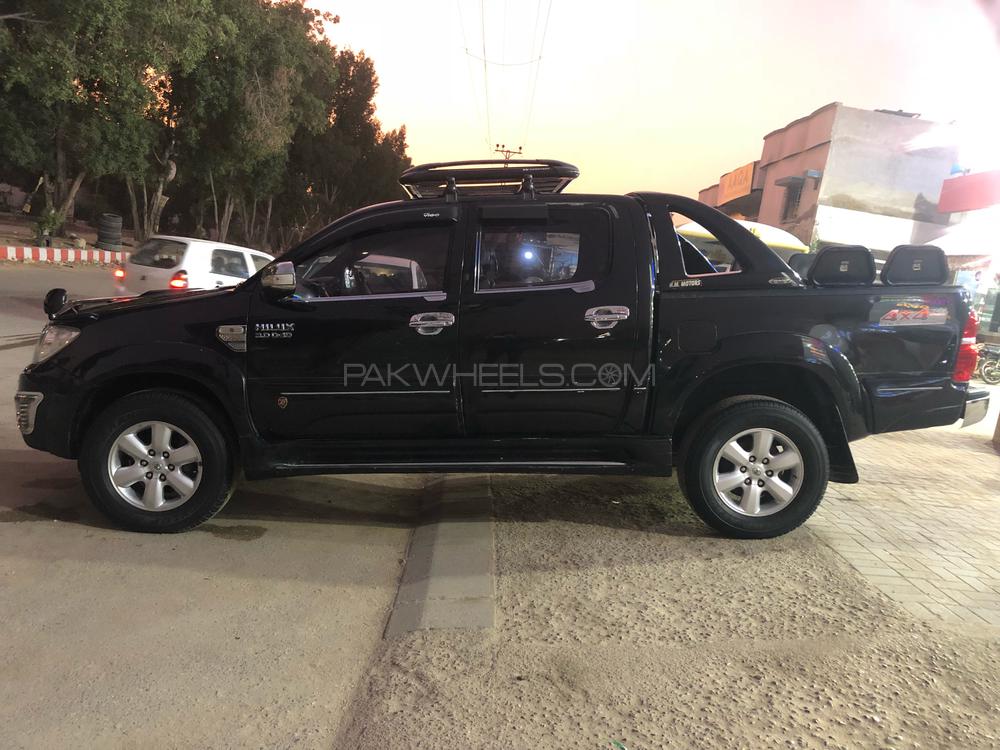 Toyota Hilux 2009 for Sale in Karachi Toyota Hilux 2009 for Sale in Karachi Image-6