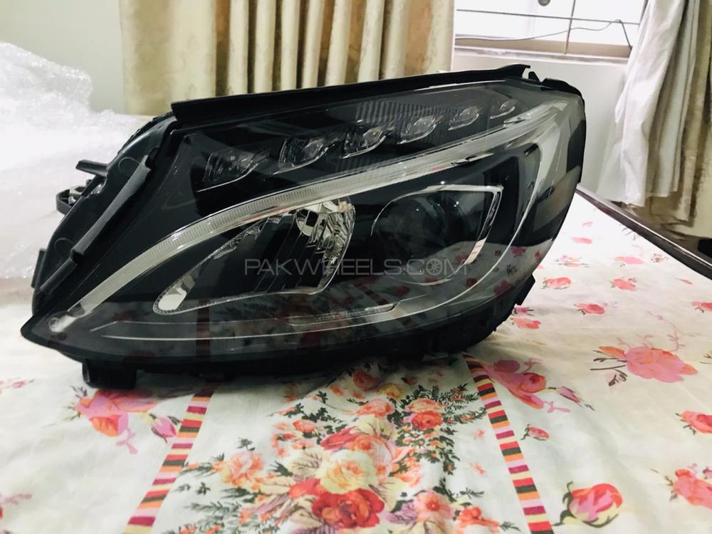 mercedes w205 front Headlight left with blasters Image-1
