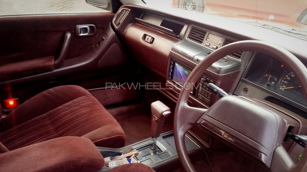 Toyota Crown - 1988  Toyota Crown - 1988  Image-4