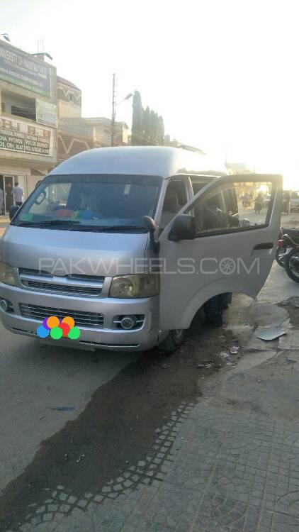 Toyota Hiace 2005 for Sale in Karachi Toyota Hiace 2005 for Sale in Karachi Image-4