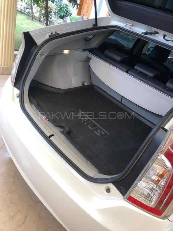 Toyota Prius 2014 for Sale in Peshawar Toyota Prius 2014 for Sale in Peshawar Image-5