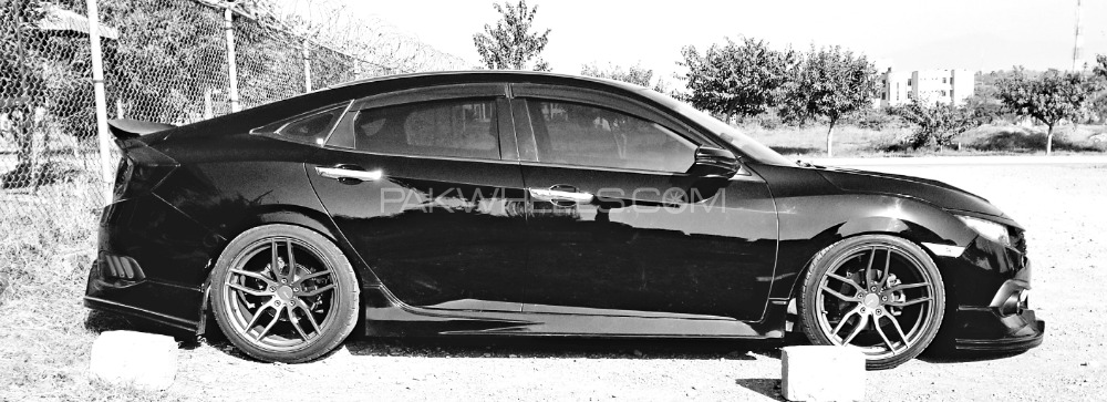 Honda Civic - 2017  Honda Civic - 2017  Image-4