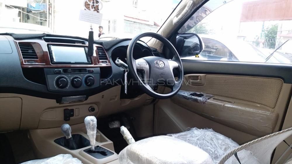 Toyota Hilux 2015 for Sale in Karachi Toyota Hilux 2015 for Sale in Karachi Image-5