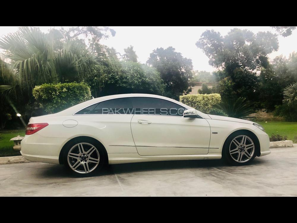 Mercedes Benz E Class Coupe 2012 for Sale in Lahore Mercedes Benz E Class Coupe 2012 for Sale in Lahore Image-5