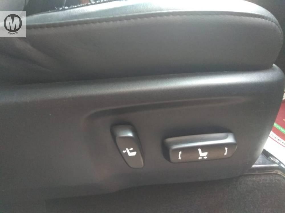 Toyota Hilux 2015 for Sale in Karachi Toyota Hilux 2015 for Sale in Karachi Image-11