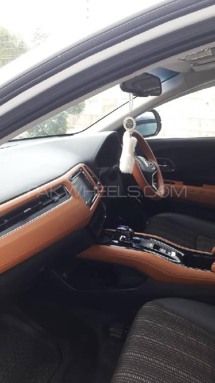 Honda Vezel 2015 for Sale in Peshawar Honda Vezel 2015 for Sale in Peshawar Image-6