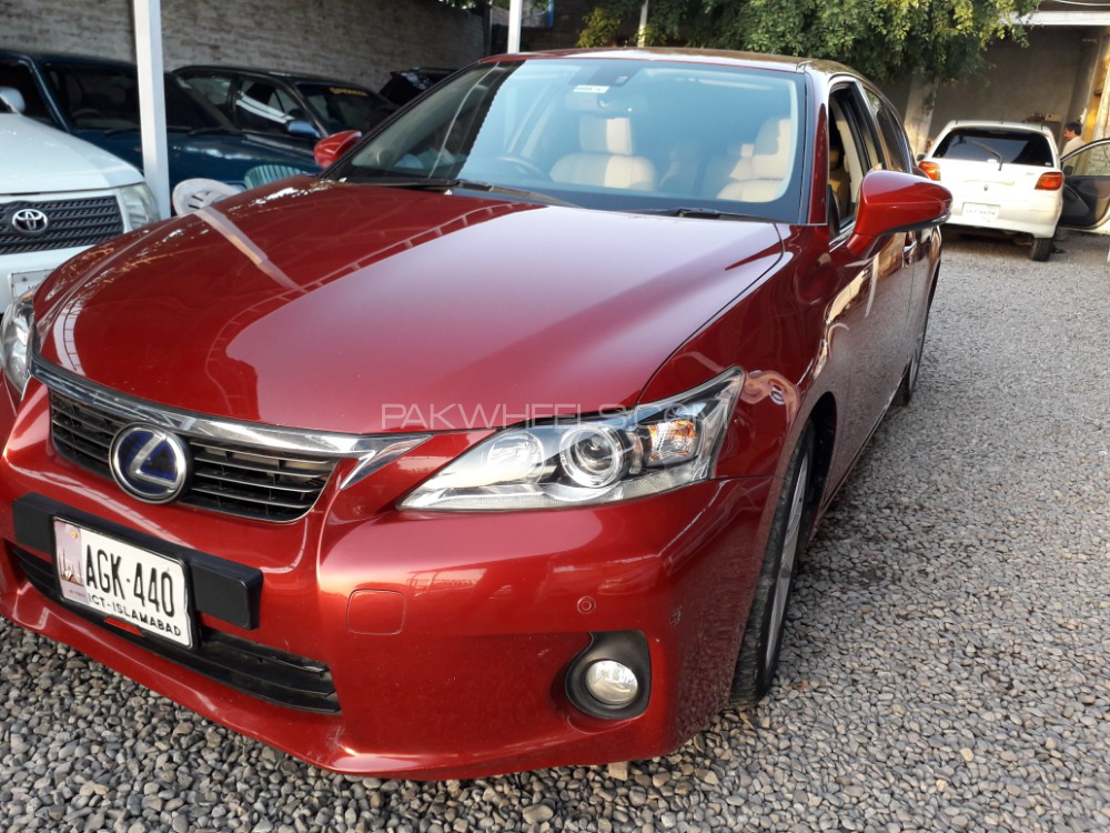 Lexus CT200h - 2014  Lexus CT200h - 2014  Image-3