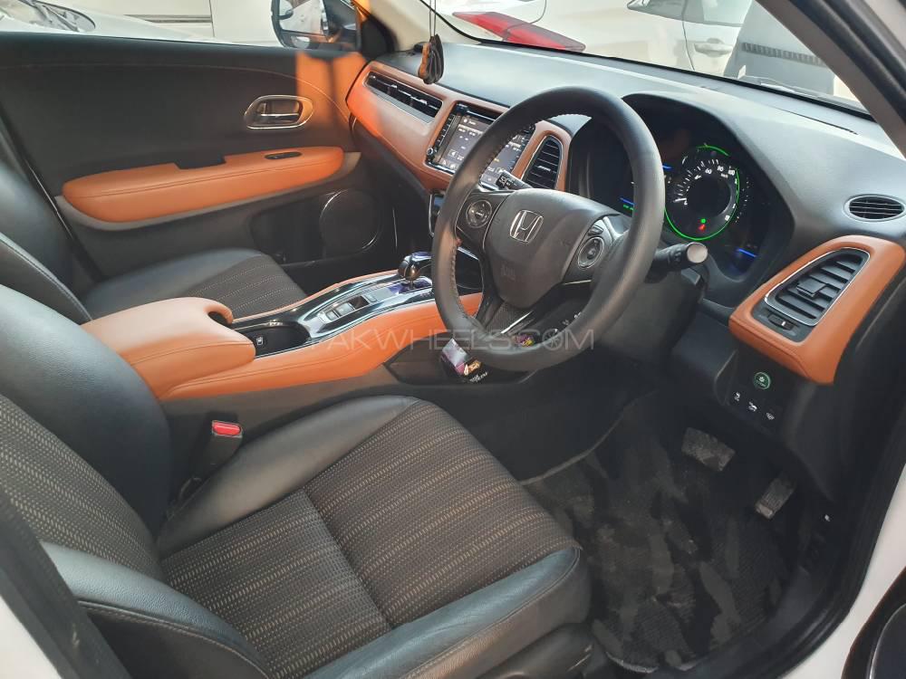 Honda Vezel 2015 for Sale in Peshawar Honda Vezel 2015 for Sale in Peshawar Image-6