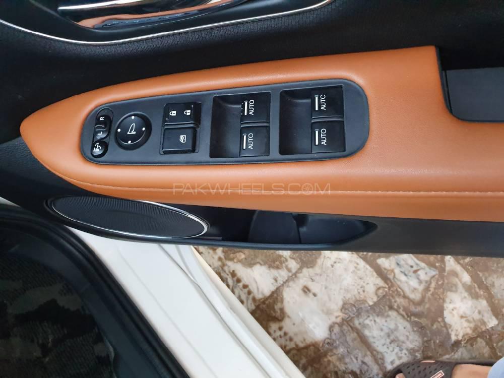 Honda Vezel 2015 for Sale in Peshawar Honda Vezel 2015 for Sale in Peshawar Image-7