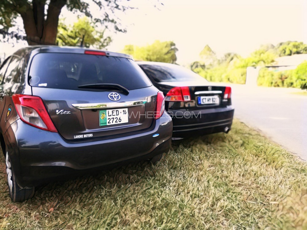 Honda Civic - 2005  Honda Civic - 2005  Image-2