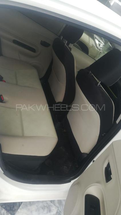 Toyota Aqua 2014 for Sale in Peshawar Toyota Aqua 2014 for Sale in Peshawar Image-9