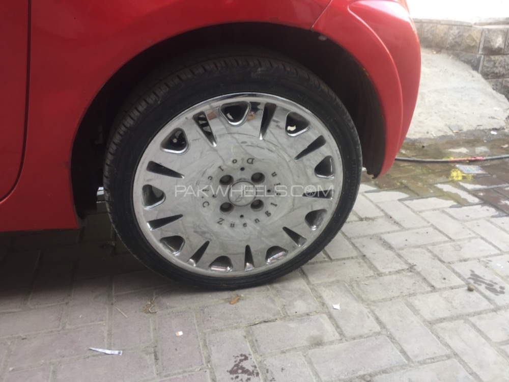 Toyota iQ - 2008  Toyota iQ - 2008  Image-2