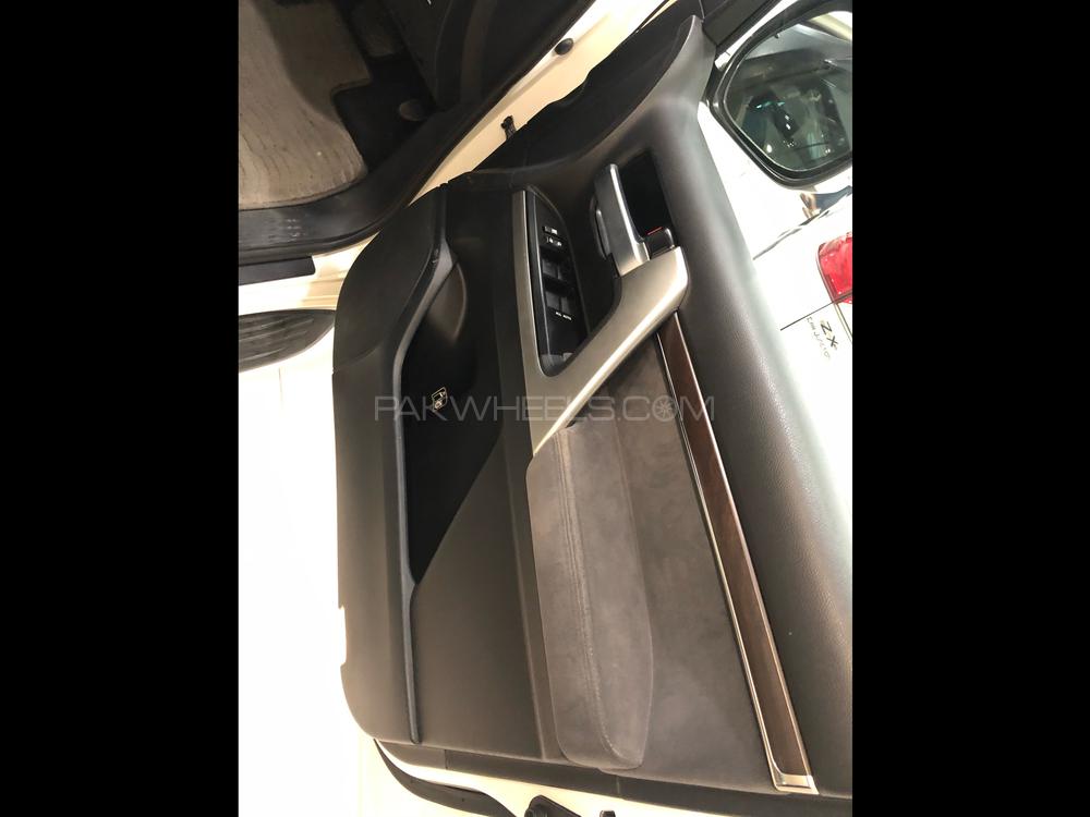 Toyota Land Cruiser 2015 for Sale in Lahore Toyota Land Cruiser 2015 for Sale in Lahore Image-6