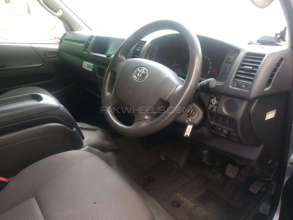Toyota Hiace 2016 for Sale in Karachi Toyota Hiace 2016 for Sale in Karachi Image-3