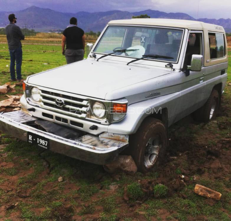 Toyota Land Cruiser - 1987  Image-1