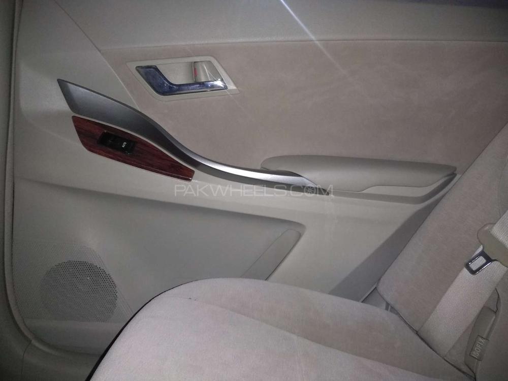 Toyota Premio 2010 for Sale in Karachi Toyota Premio 2010 for Sale in Karachi Image-18