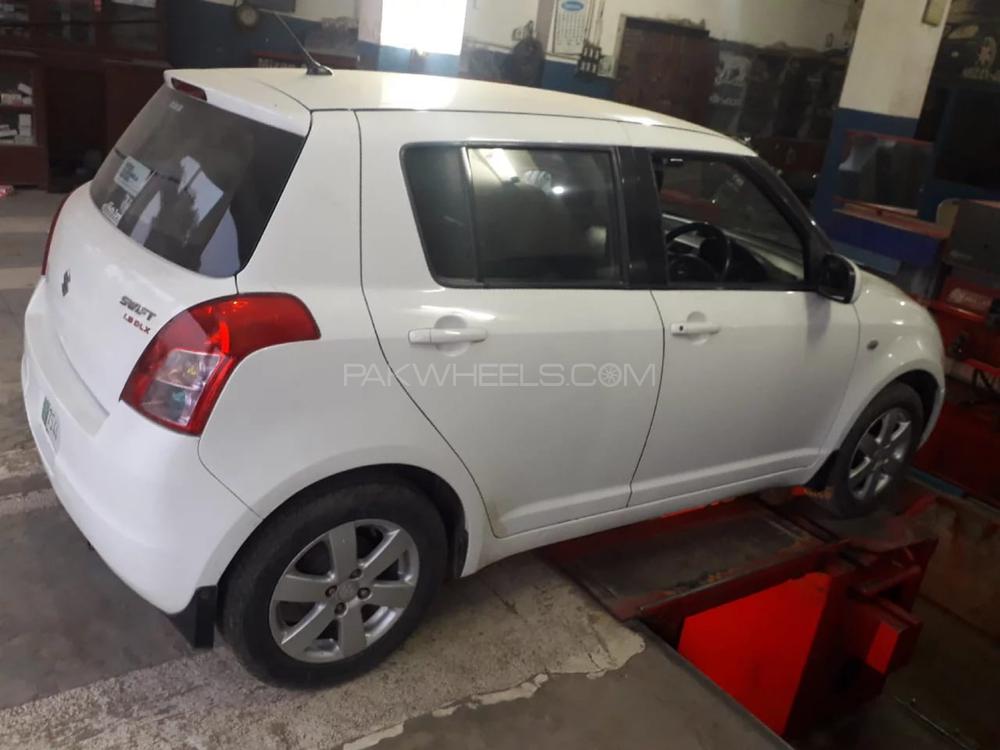 Suzuki Swift 2011 for Sale in Gujranwala Suzuki Swift 2011 for Sale in Gujranwala Image-3