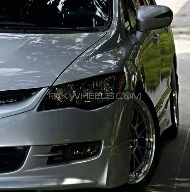 Honda Civic - 2011  Honda Civic - 2011  Image-2