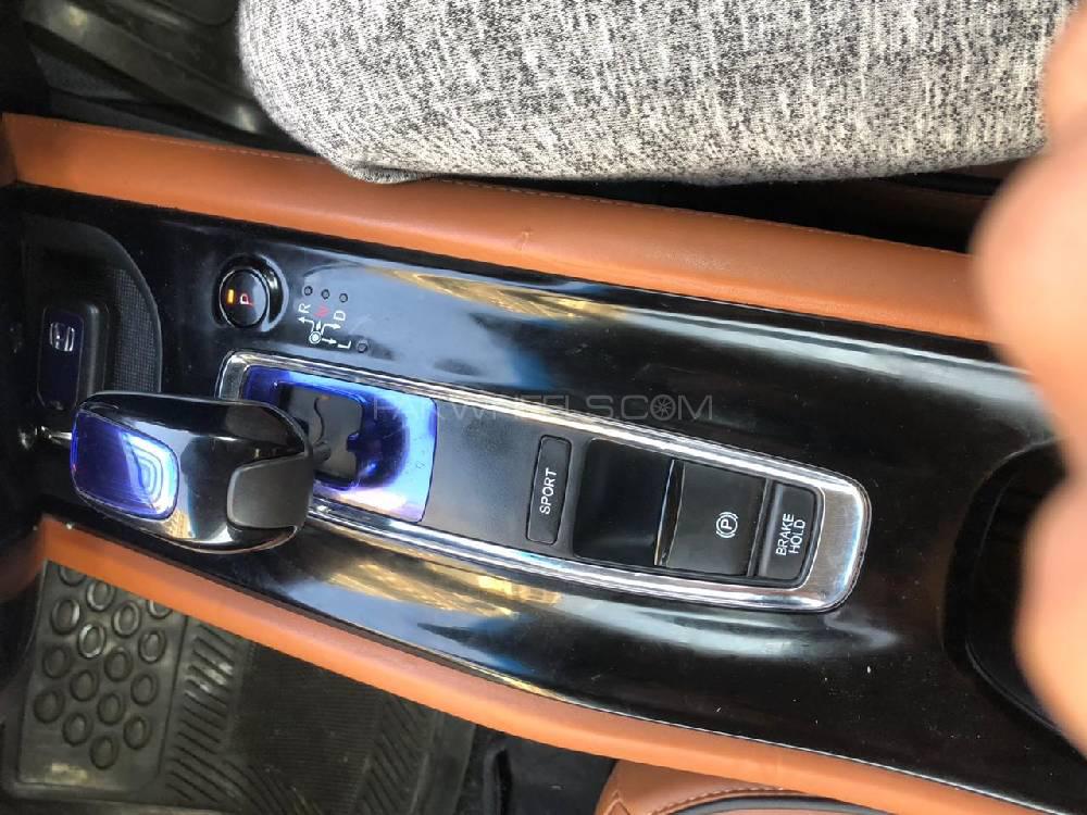 Honda Vezel 2015 for Sale in Karachi Honda Vezel 2015 for Sale in Karachi Image-11